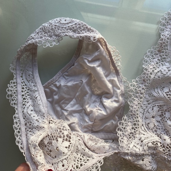 Victoria’s Secret white lacy bralette - Picture 5 of 7